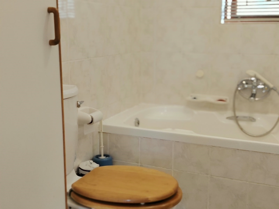 To Let 3 Bedroom Property for Rent in Twin Palms Western Cape